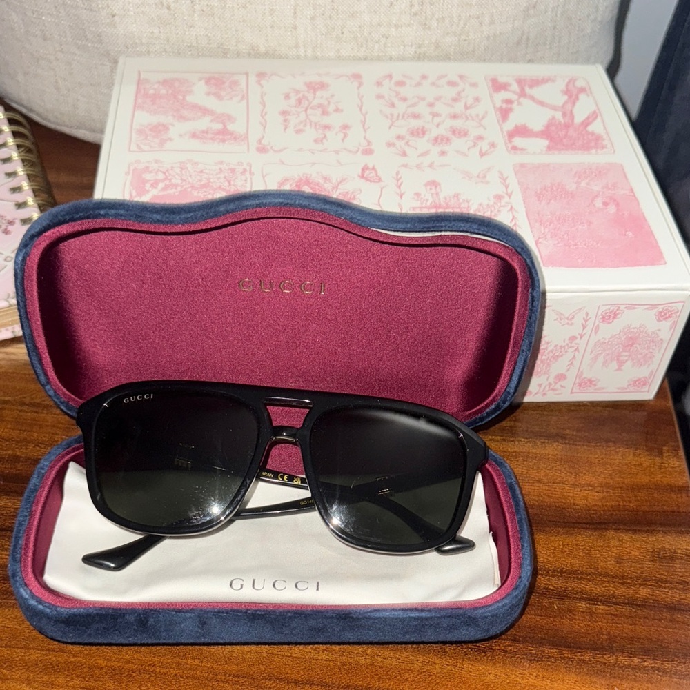 Gucci Black Aviator Sunglasses